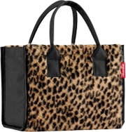 Leopardgemusterte Shopper-Tasche aus Kunstfell mit schwarzen Tragegriffen und seitlichem Außenfach, Frontansicht leicht schräg vor weißem Hintergrund
