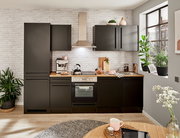 Moderne Küchenzeile in schwarzem Design mit Holzarbeitsplatte, Backofen, Herd und Dunstabzugshaube, frontal betrachtet.