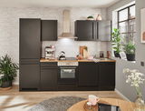 Moderne Küchenzeile in schwarzem Design mit Holzarbeitsplatte, Backofen, Herd und Dunstabzugshaube, frontal betrachtet.