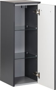 Midischrank mit geöffneter Tür, zwei Glasböden und einer modernen, zweifarbigen Gestaltung, Perspektive von vorne rechts