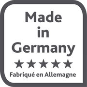 Etiket met de tekst 'Made in Germany' en vijf sterren, in perspectief gezien vanaf de voorkant.