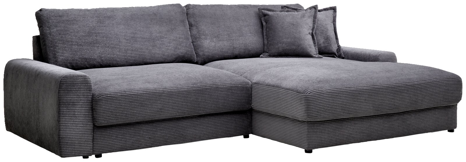 Z2 Ecksofa NAPOLI Graues Cord-Ecksofa mit rechter Ottomane/Longchair, breiten Armlehnen und zwei Zierkissen, freigestellt auf weißem Hintergrund, Perspektive: schräg von vorn (Frontansicht)