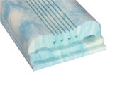 Neksteunkussen van blauw-wit schuimrubber met ergonomische groeven, zijaanzicht