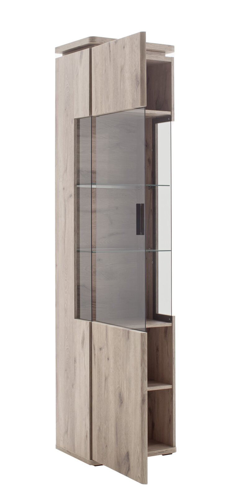 Zurbrüggen Vitrine MODENA Hohe Vitrine aus hellem Holzdekor mit Glastür, Glasböden und seitlichen offenen Fächern, schräg von vorne (Front-/Seitenansicht) freigestellt auf weißem Hintergrund