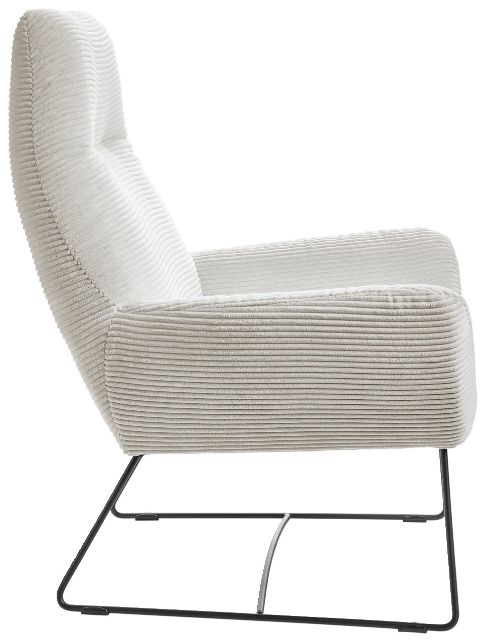 Moderne fauteuil met geribbelde stoffen bekleding, gezien vanaf de zijkant, op een slank metalen onderstel.