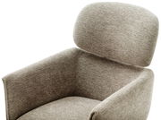 Bequemer Sessel mit hoher Rückenlehne und Armlehnen, aus hellbraunem Stoff, seitliche Perspektive