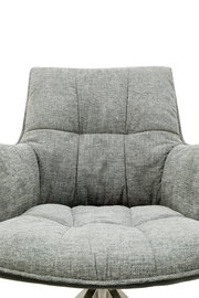 Grauer Sessel mit gepolstertem Sitz und Rückenlehne, Vorderansicht