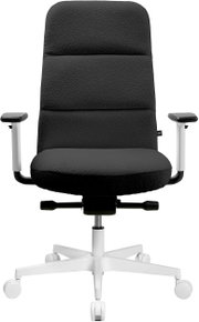 Schwarzer ergonomischer Bürostuhl mit hoher Rückenlehne, gepolstertem Sitz, Armlehnen und weißem Fußkreuz mit Rollen, frontale Ansicht