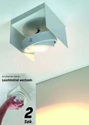 LED Aufbauleuchte an der Decke montiert, seitliche Perspektive