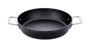 Servierpfanne Adamant 28cm von Fissler, schwarze Pfanne mit zwei silbernen Griffen, Perspektive von oben