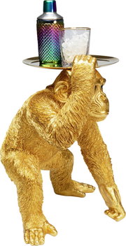 Goldene Deko-Figur eines Affen in Butler-Pose, der ein Tablett mit einem Cocktailshaker und einem Glas mit Eiswürfeln trägt, seitliche Perspektive.