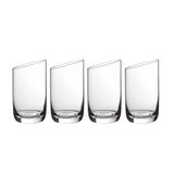 Vier transparente Becher mit schrägem Rand, seitliche Ansicht