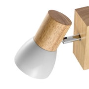 Moderner Strahler mit Holz- und Metallelementen, seitliche Perspektive