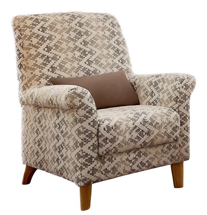 Fauteuil met hoge rugleuning, bekleed met stof met patroon en houten poten, zijaanzicht