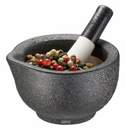 Mörser GRINO mit Stößel, gefüllt mit buntem Pfeffer, seitliche Perspektive