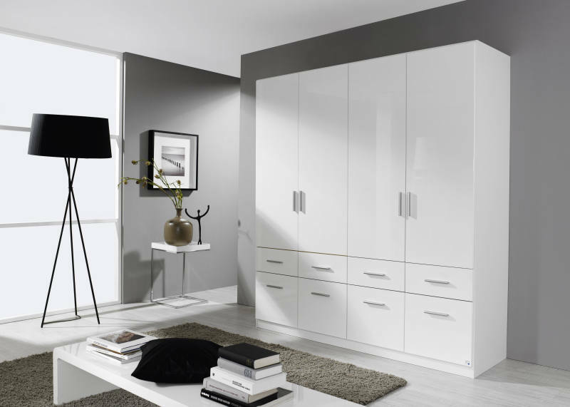Moderner, weißer Drehtürenschrank mit vier Türen und acht Schubladen, seitliche Perspektive
