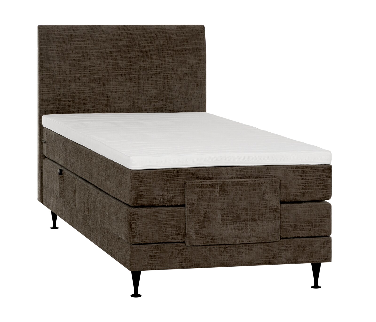 Bruin gestoffeerd boxspringbed met hoog hoofdbord, witte matras, voetbord en zwarte poten, schuin van voren en opzij gezien.