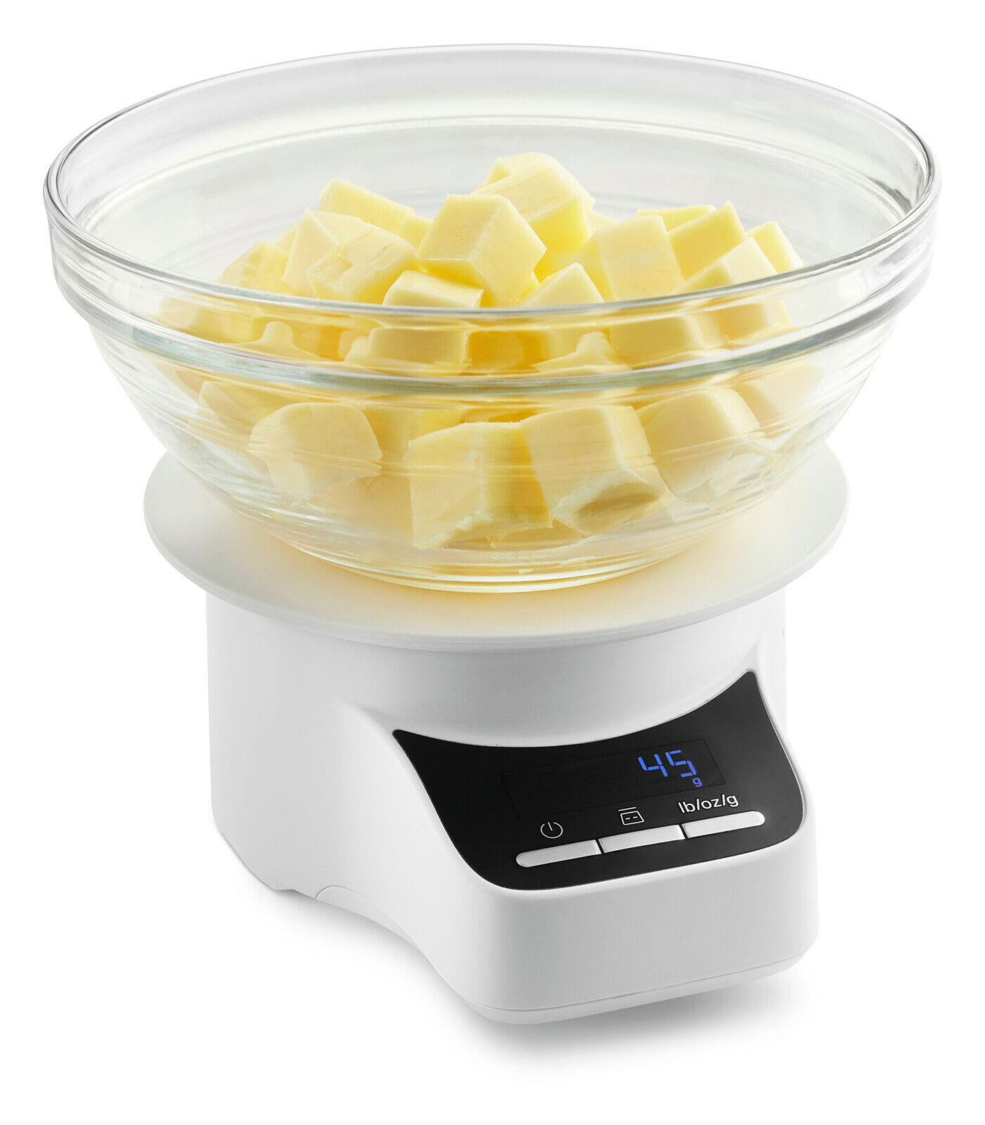 Digitale Küchenwaage mit Glasbehälter, gefüllt mit Butterwürfeln, seitliche Perspektive