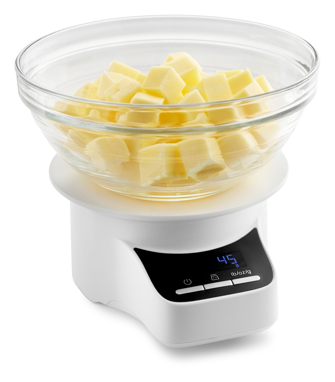 Digitale Küchenwaage mit Glasbehälter, gefüllt mit Butterwürfeln, seitliche Perspektive