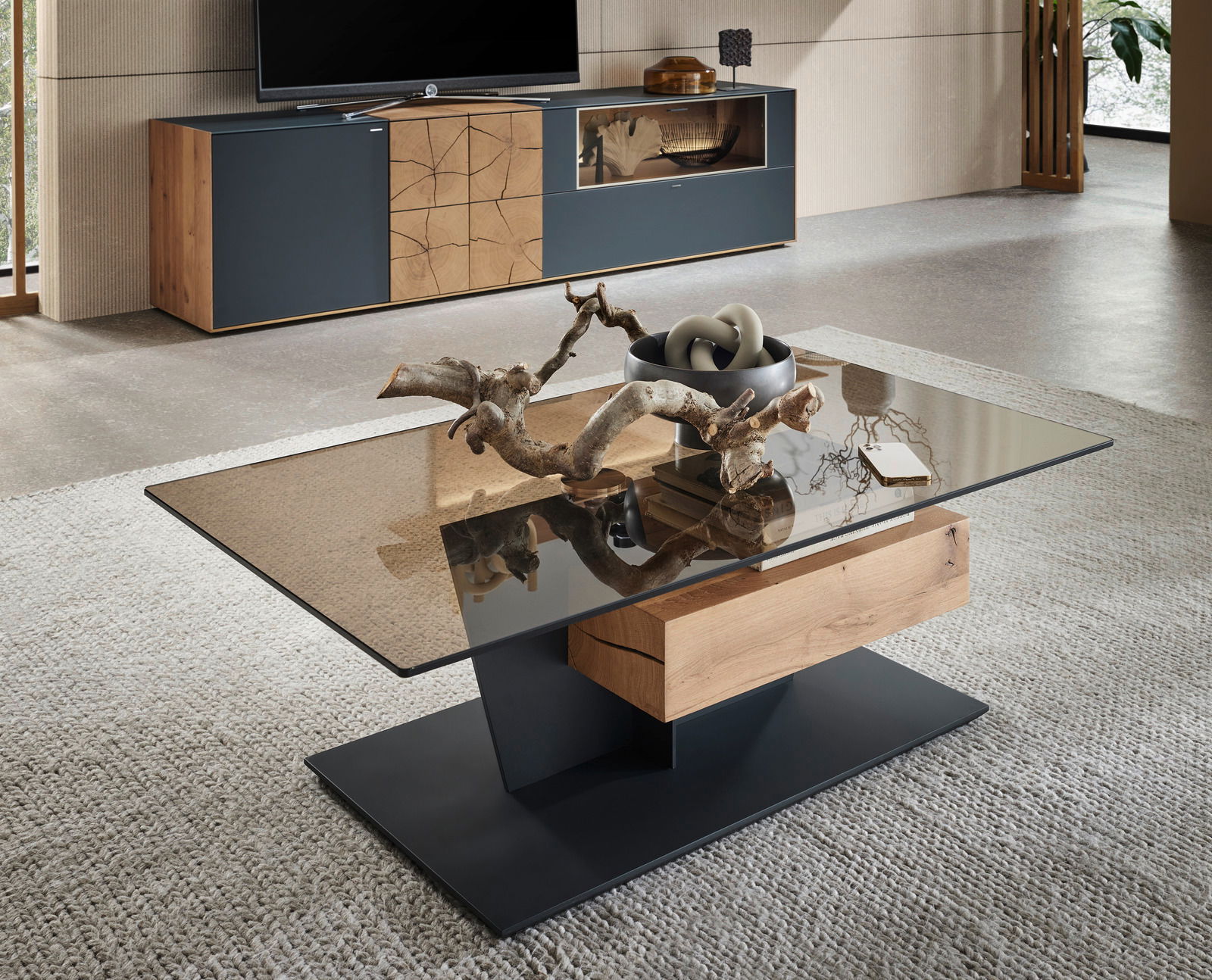 Valnatura Couchtisch 1402 CT Moderner Couchtisch mit Glasplatte und Holzdetails, seitliche Perspektive