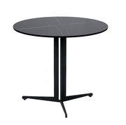 Runder Beistelltisch mit schwarzer Tischplatte und dreibeinigem Metallgestell, seitliche Perspektive