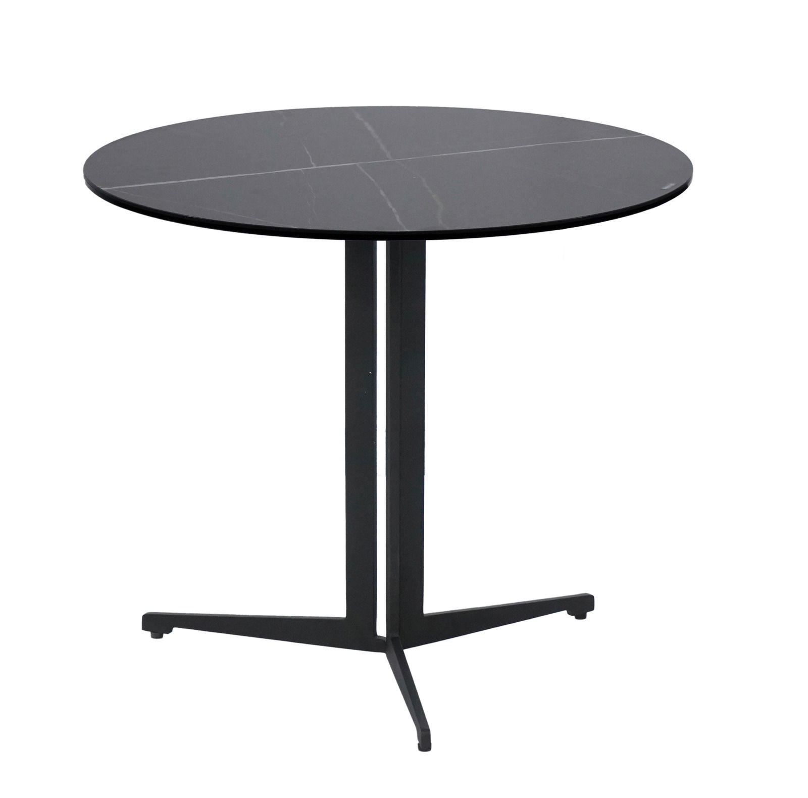 Runder Beistelltisch mit schwarzer Tischplatte und dreibeinigem Metallgestell, seitliche Perspektive