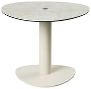 Runder Beistelltisch mit hellem, marmoriertem Tischplatte und stabilem, zylindrischem Standfuß, seitliche Perspektive