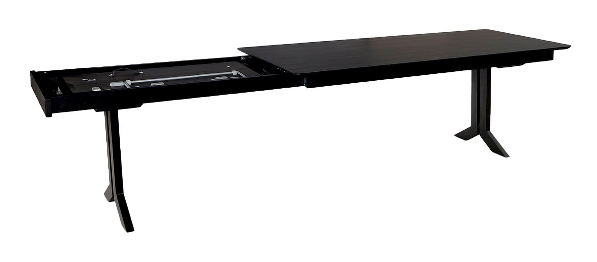 Erweiterbarer Esstisch in dunklem Holz, seitliche Perspektive, teilweise ausgezogen.