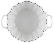 Weißer Kürbis-Bräter mit gewelltem Rand und zwei Griffen, Ansicht von oben