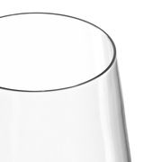 Nahaufnahme eines klaren Bierglases Ciao+ 390ml, seitliche Perspektive