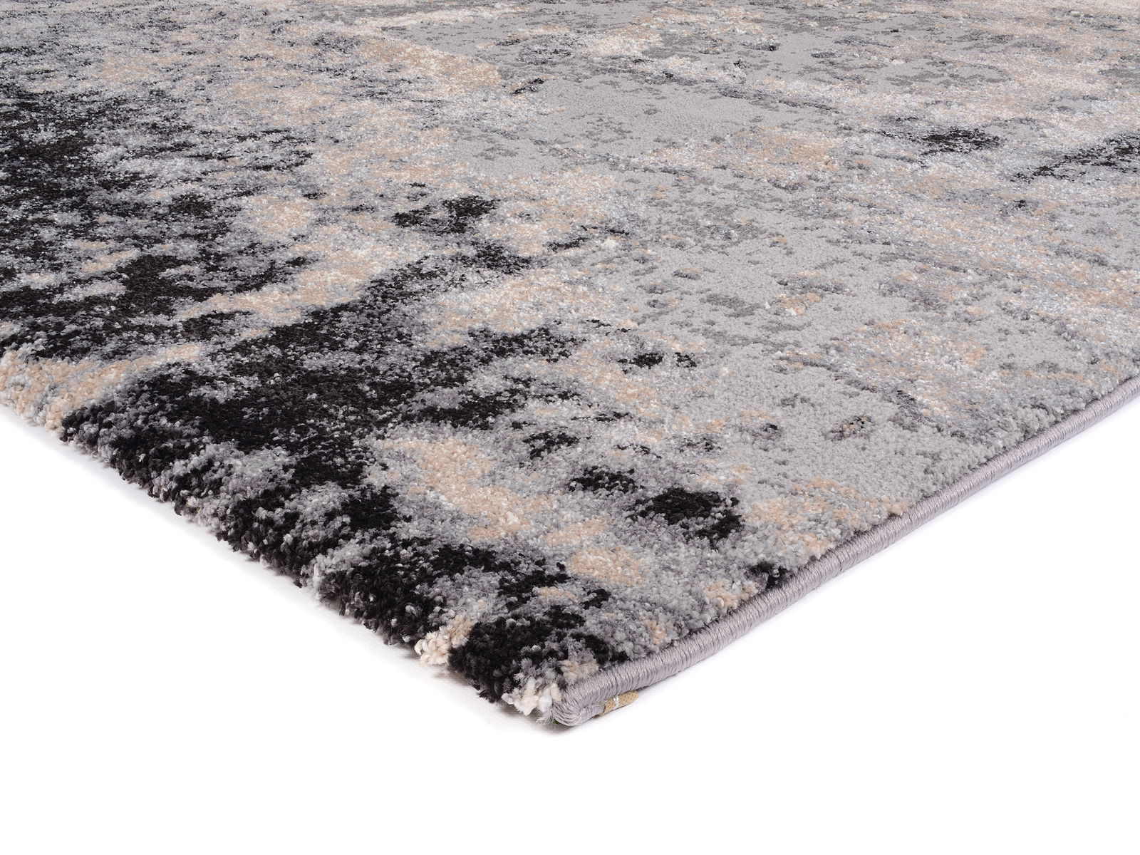 Designer Teppich in Grau- und Schwarztönen mit abstraktem Muster, seitliche Perspektive