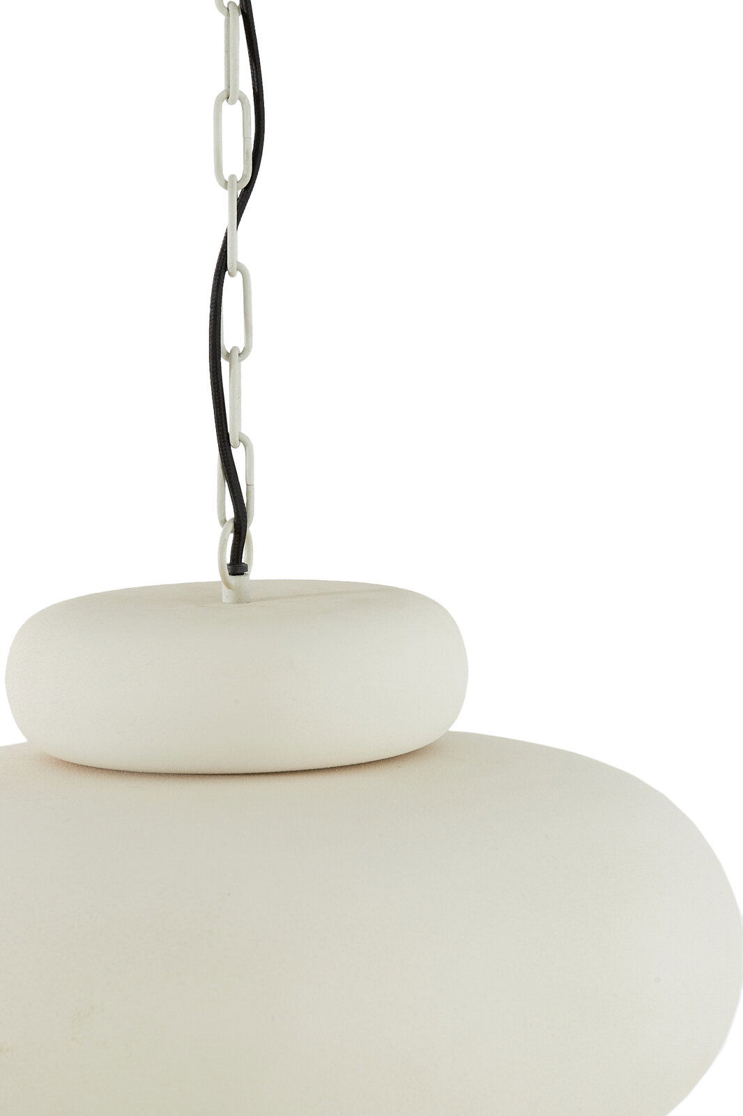Light&Living Hängeleuchte NEIVA Nahaufnahme einer weißen Hängeleuchte mit Kettenaufhängung, von der Seite betrachtet.
