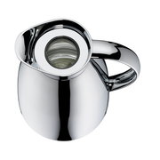 Ansicht von oben auf eine glänzende, silberne Isolierkanne mit ergonomischem Griff und breiter Öffnung.