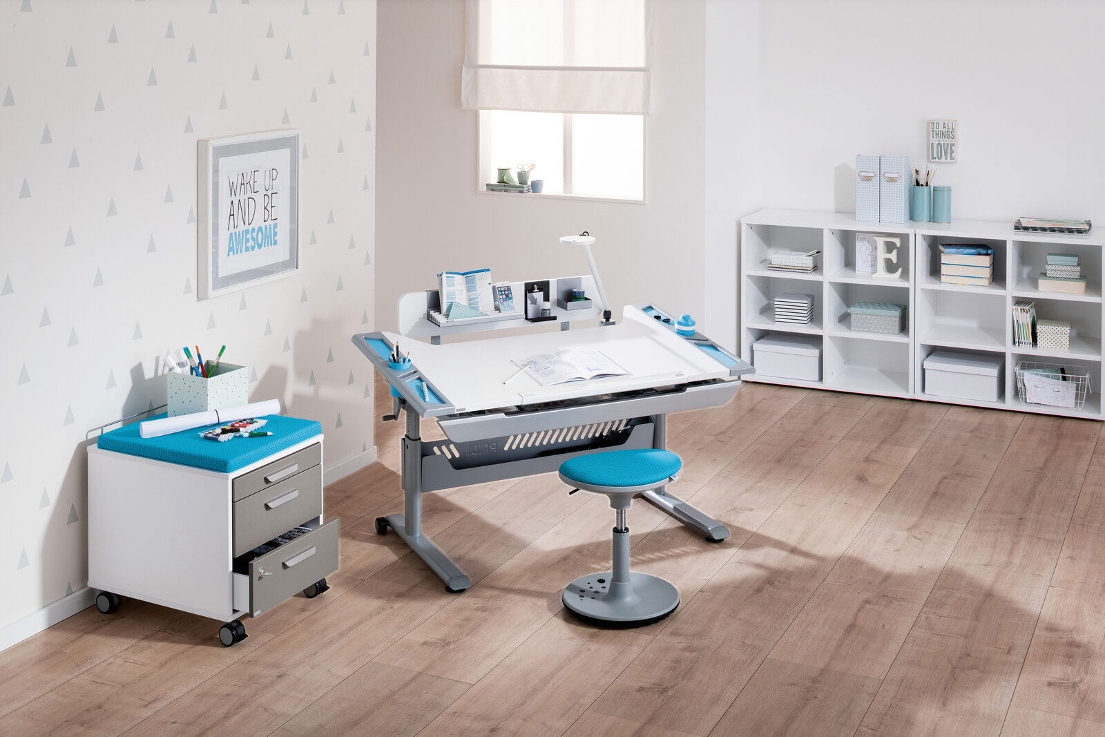 Paidi Schreibtisch TABLO Moderner Schreibtisch mit verstellbarer Tischplatte und integriertem Stauraum, seitliche Perspektive