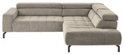 Beige L-vormige hoekbank met corduroy bekleding, gestoffeerde rug- en armleuningen, doorgestikte zitting en zwarte metalen poten, schuin vooraanzicht.