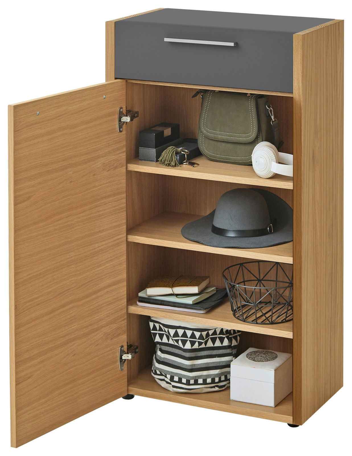 Kommode aus Holz mit geöffneter Tür, zeigt Regale mit Accessoires wie Hut, Tasche und Bücher, Perspektive von vorne