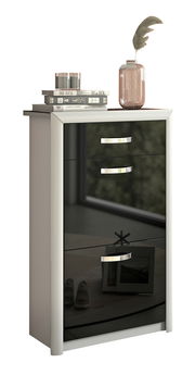 Moderner Schuhschrank mit glänzender schwarzer Front, drei Schubladen und dekorativen Gegenständen auf der Oberseite, seitliche Perspektive.