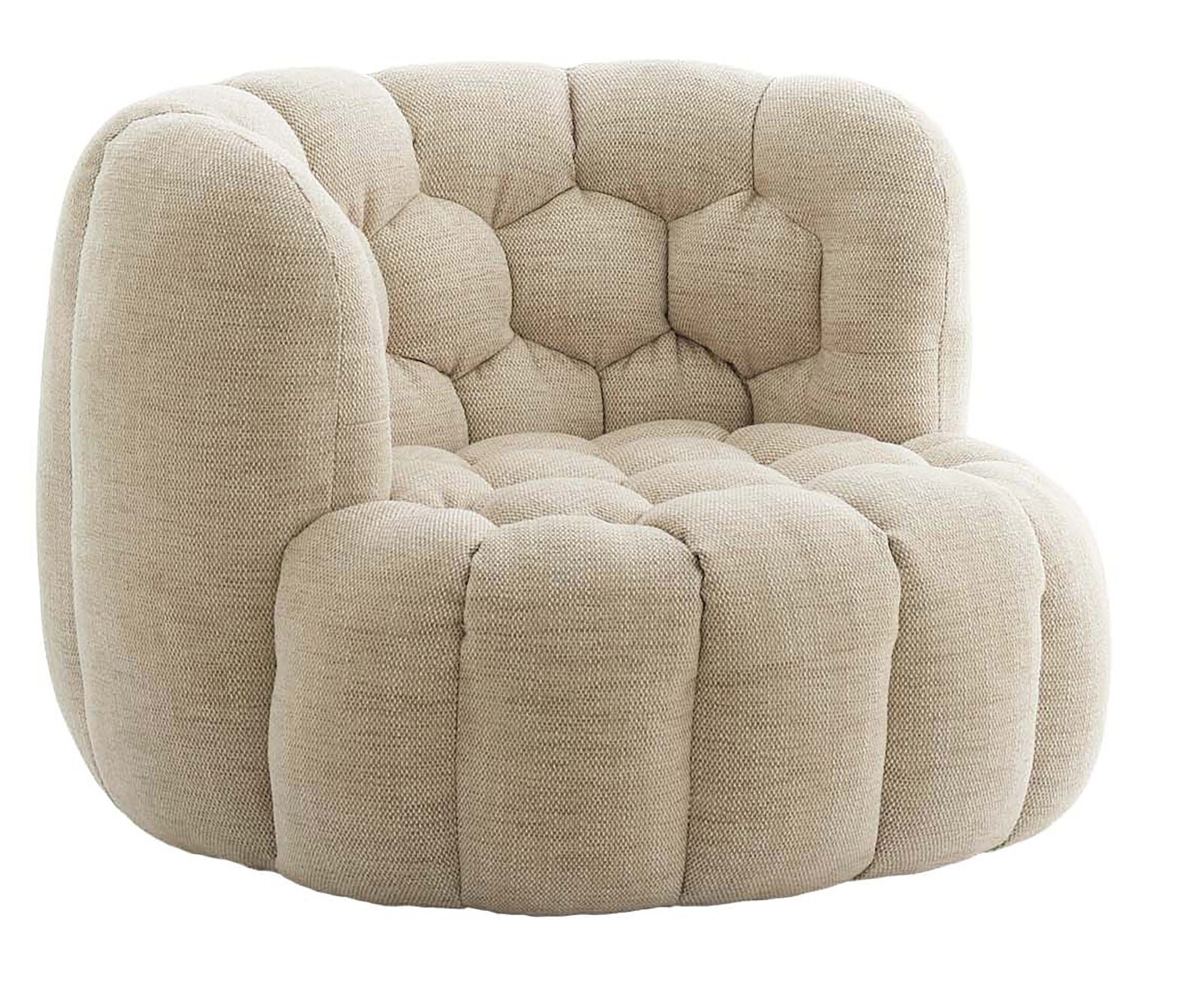 Beige, gestoffeerde fauteuil met ronde vorm en knoopdetails, zijaanzicht