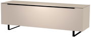 TV-Lowboard Moderano Serie BORMIO in Beige, frontale Ansicht, mit schwarzen Metallfüßen.