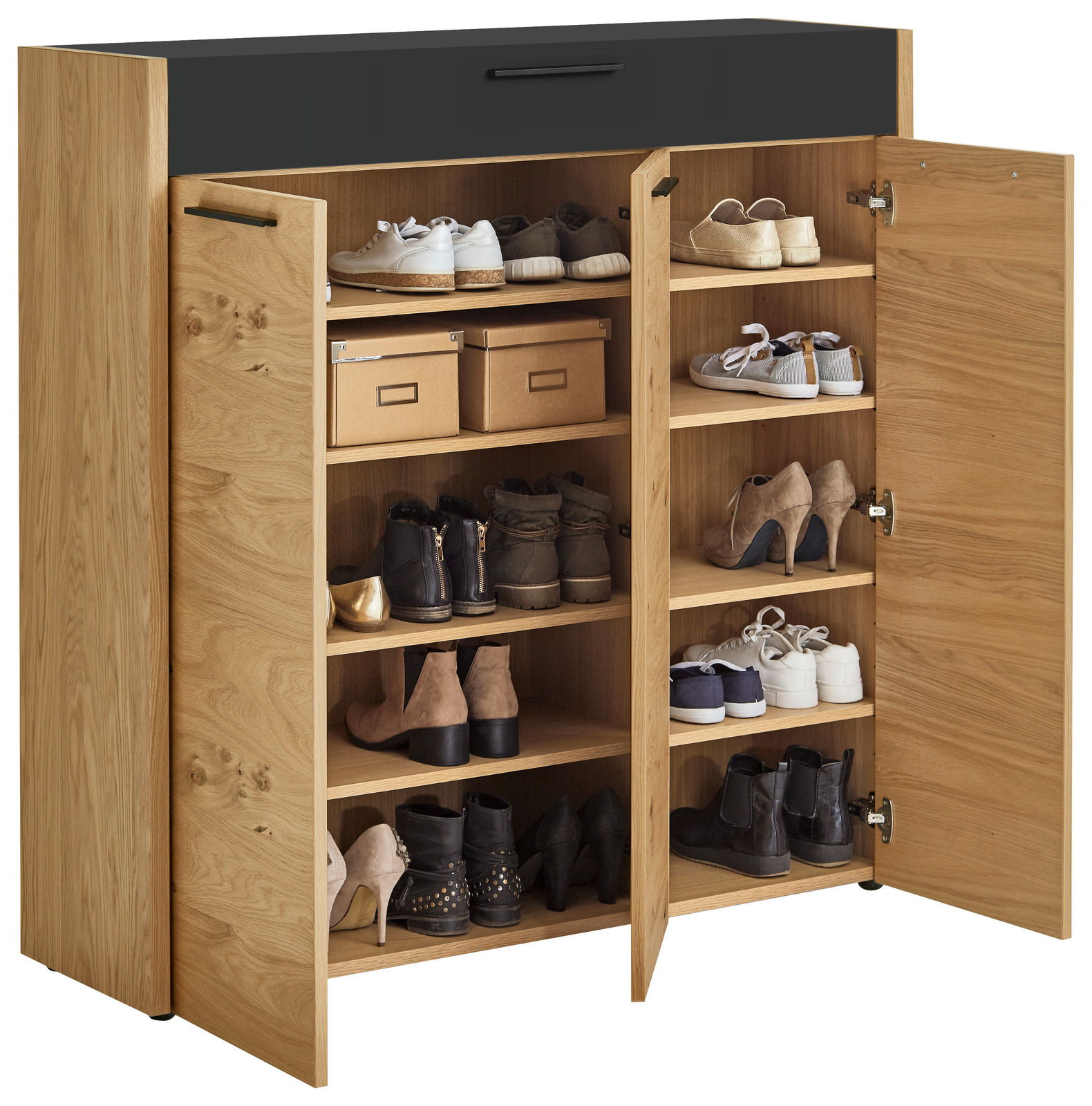 VOSS XL-Schuhkommode LEVIO XL-Schuhkommode aus Holz mit zwei offenen Türen, gefüllt mit verschiedenen Schuhen und Kartons, frontal betrachtet.