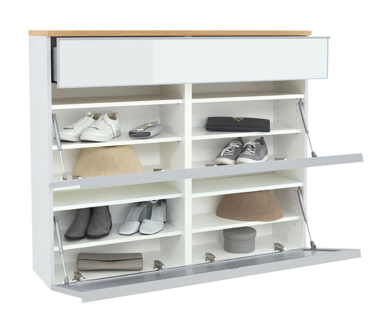 Hängeschuhschrank mit mehreren Fächern, gefüllt mit Schuhen und Accessoires, aus einer frontalen Perspektive.