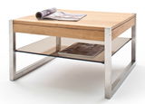 Moderner Couchtisch aus Holz mit Metallrahmen, Glasablage und Zeitschriften, seitliche Perspektive