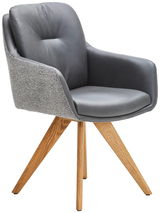 Moderner Armlehnstuhl mit grauem Polster und Holzbeinen, seitliche Perspektive