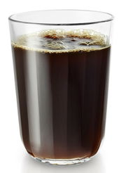 Facettenglas mit 34 cl Fassungsvermögen, gefüllt mit einem dunklen Getränk, seitliche Perspektive