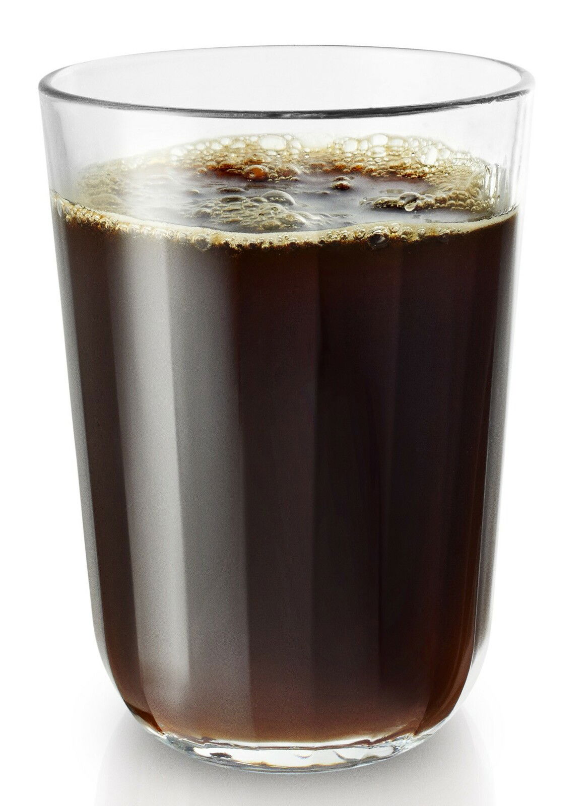 Facettenglas mit 34 cl Fassungsvermögen, gefüllt mit einem dunklen Getränk, seitliche Perspektive