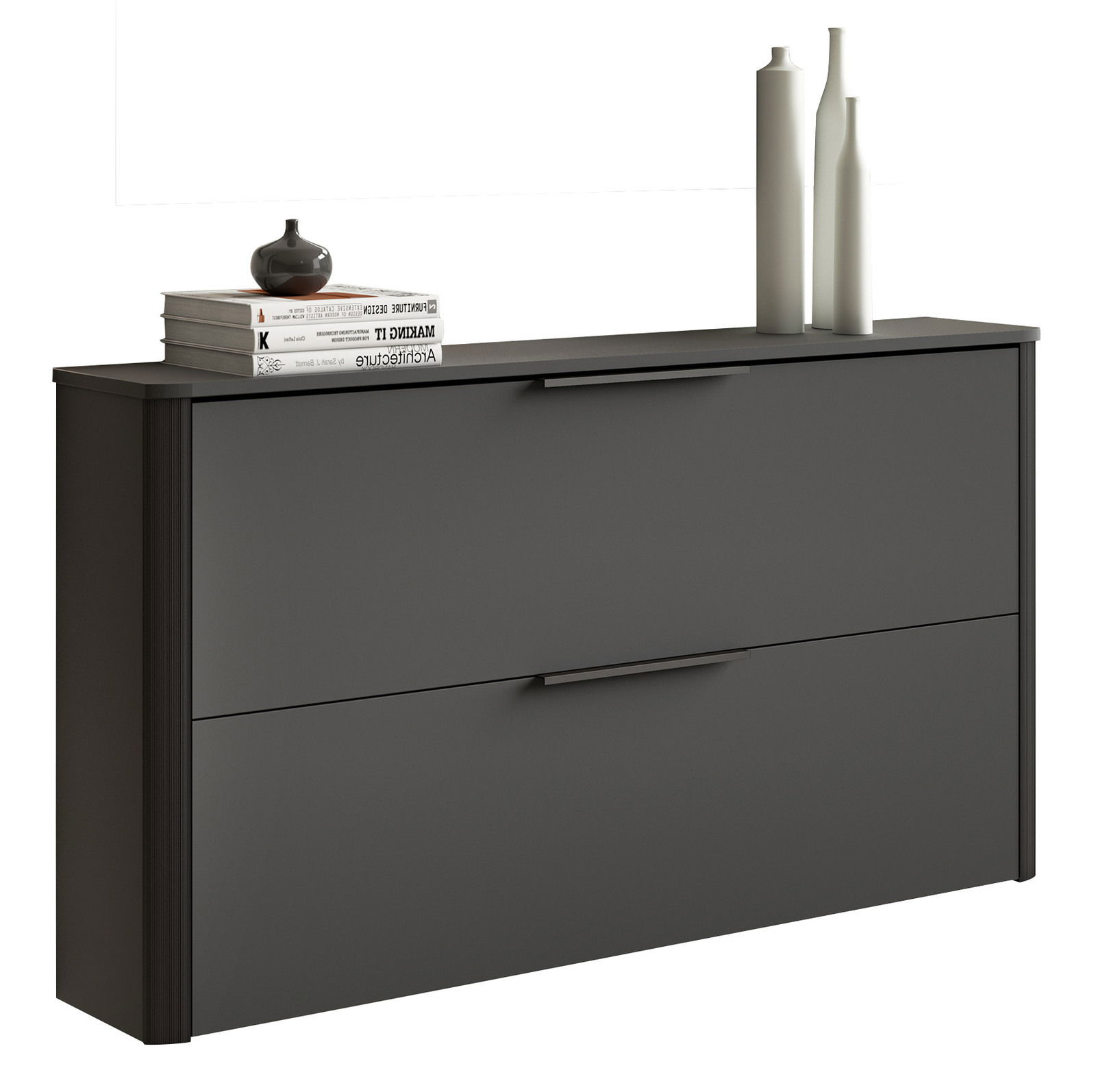 Dieter Knoll Hängeschuhschrank SIENA Moderner Hängeschuhschrank in dunklem Design, seitliche Perspektive, dekoriert mit Büchern und Vasen auf der Oberseite.