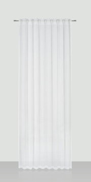 Weißer Fertigvorhang 135x245cm, frontal aufgenommen, mit leichter Transparenz und eleganten Falten.