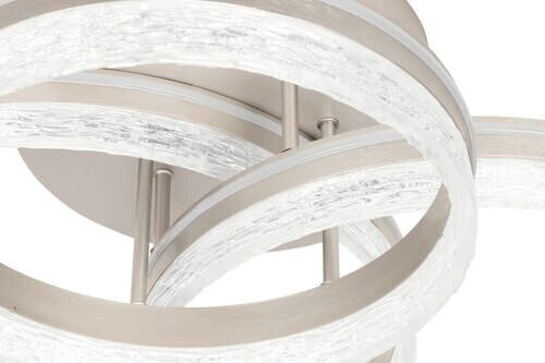 Moderne LED-Deckenleuchte mit ineinander verschlungenen Ringen, Nahaufnahme von unten.