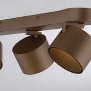 Nahaufnahme eines braunen LED-Spots mit zylindrischen Leuchten, seitliche Perspektive