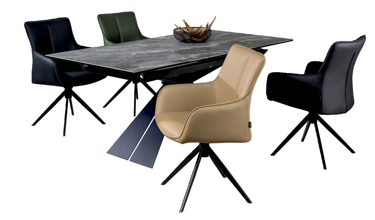 Moderner ausziehbarer Esstisch mit grauer Steinoptik-Platte und schwarzem Metallgestell, umgeben von vier gepolsterten Drehstühlen in Beige, Schwarz und Grün, in schräger Seitenansicht vor weißem Hintergrund